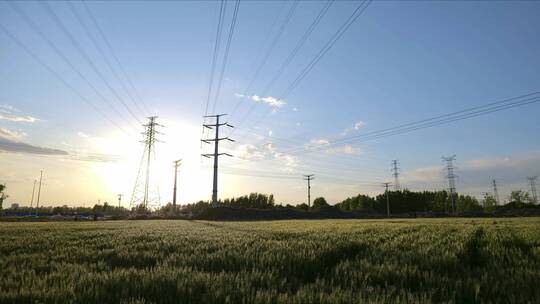 傍晚夕阳电力电塔能源延时摄影