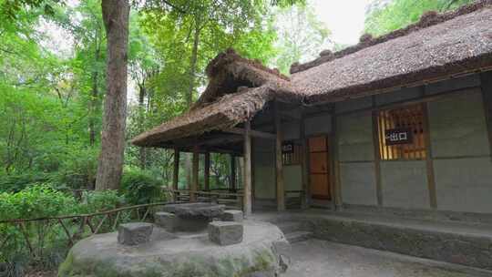 成都杜甫草堂草屋遗址下雨天空镜