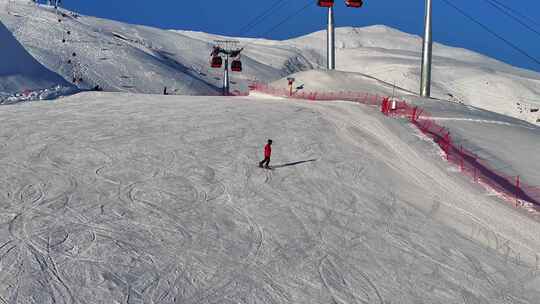 冬季新疆雪都阿勒泰吉克普林雪场雪季滑雪