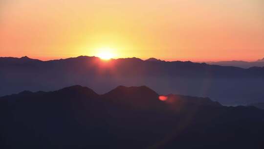 山上日出黎明山景晨光山顶朝霞日出1视频素材模板下载