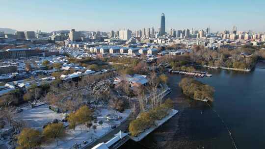 4K济南大明湖雪景眺望泉城广场CBD航拍