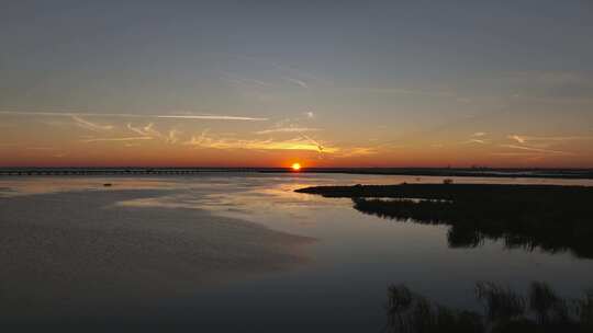 阿拉巴马州西班牙堡附近莫比尔湾的惊人日落