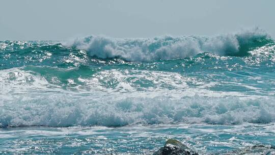 蔚蓝大海海浪慢镜头