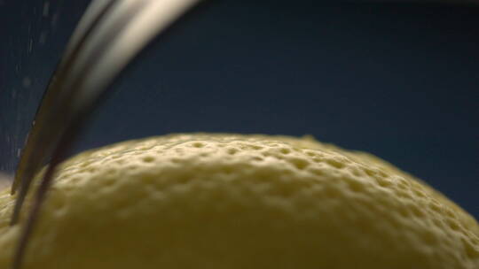 2.5K高速摄影刨柠檬皮视频素材模板下载