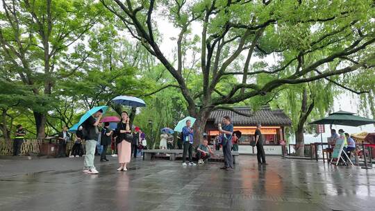 航拍西湖景区阴雨绵绵