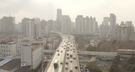 冬日上海延安西路高架
