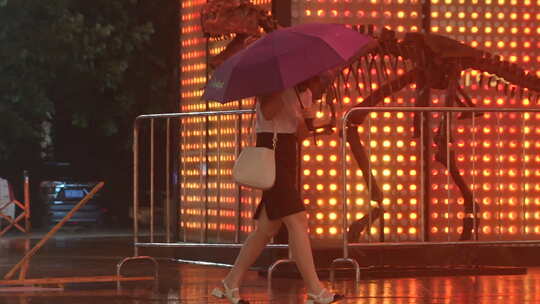 雨天 街景 雨滴 特写 城市风光