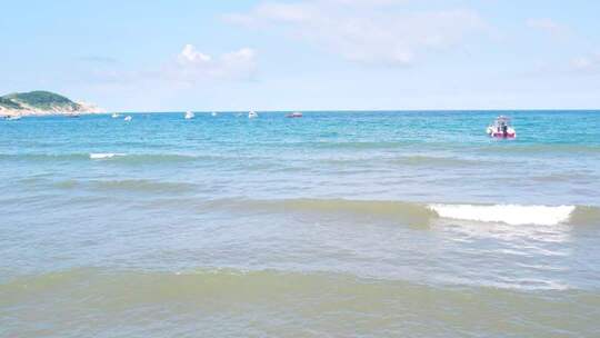 夏天海边沙滩海浪慢镜头