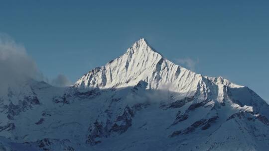 瑞士瓦莱州马特宏峰的美丽雪山