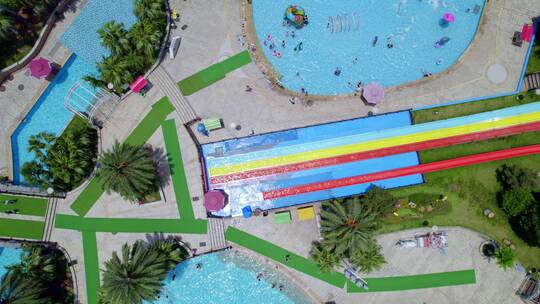 俯拍泳池水上乐园-调色+Dlog版视频素材模板下载