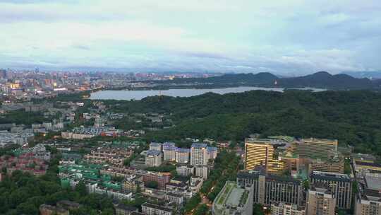 夏季台风天西湖航拍全景 一半城市一半自然