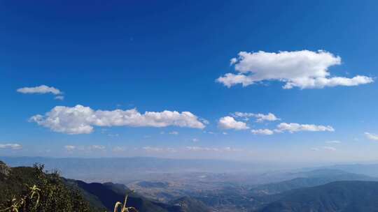 云南大理鸡足山蓝天白云大气延时摄影