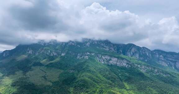 云雾下的庐山五老峰航拍延时