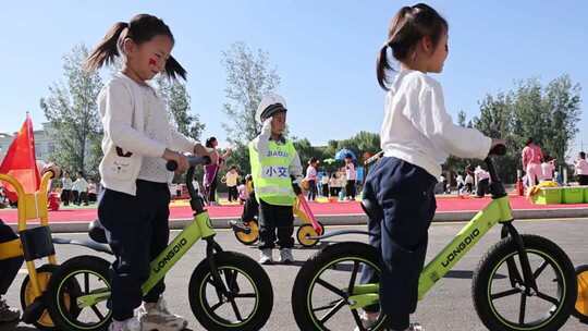 幼儿园角色扮演 交通安全体验