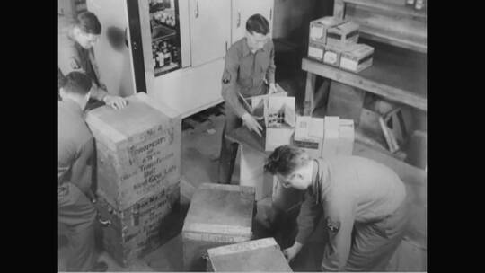 第二次世界大战期间士兵输送血液物资视频素材模板下载
