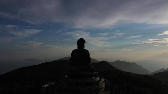 香港天坛大佛：世界上最大的户外青铜座佛