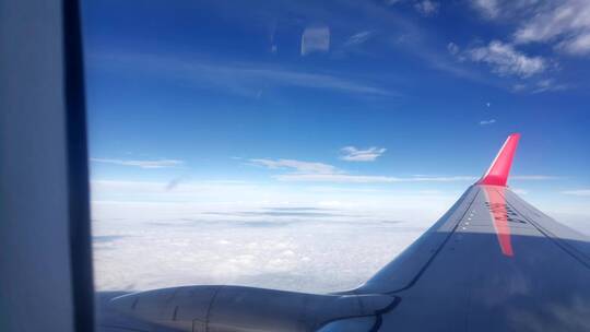 飞机窗外大气层