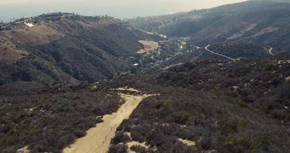 山间空中的土路