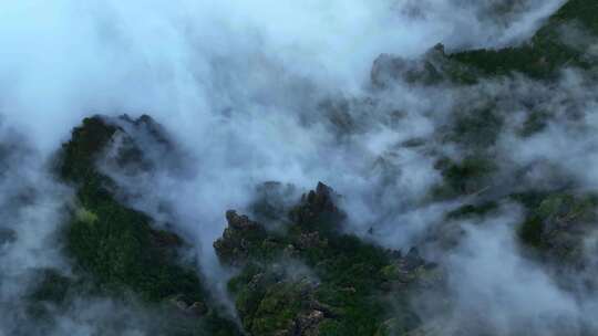 高空航拍黄山山峰奇石云海景观