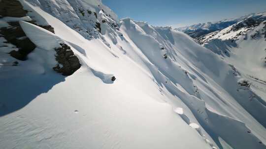 雪山积雪航拍