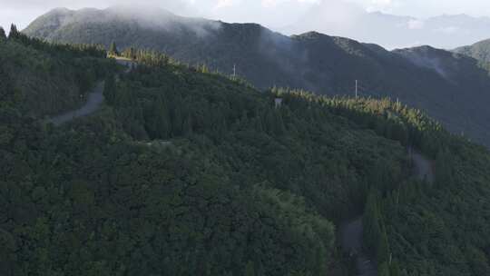 信宜大田顶日出航拍，高山云海，高山公路