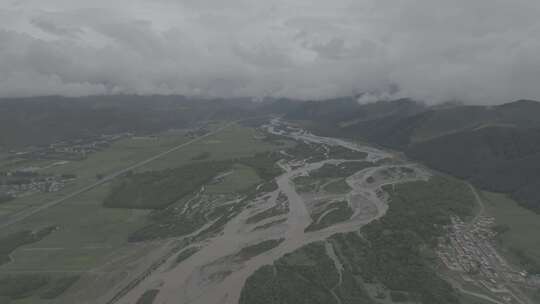 青海门源航拍草山河流树林湿地