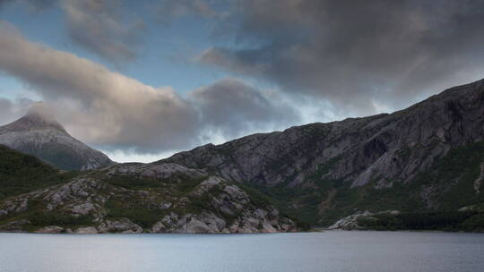 挪威洛基湖和山川