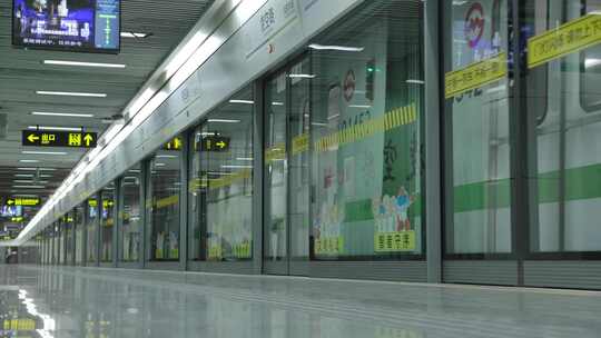 4K上海轨道交通地铁站台车厢人群奔波忙碌视频素材模板下载