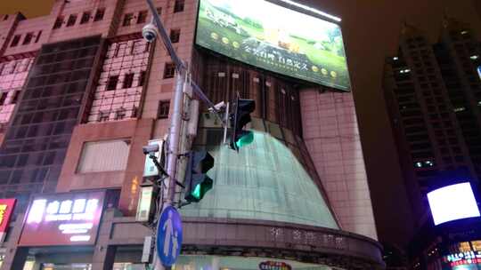 上海黄浦区南京东路外滩步行街夜晚夜景街景视频素材模板下载