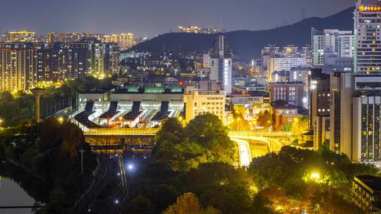 杭州城站火车站夜景火车进站