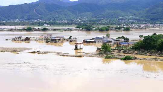 被洪水淹没的房屋