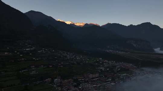 云南怒江傈僳族丙中洛人神共居秋色高空航拍