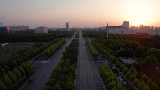 城市道路夕阳