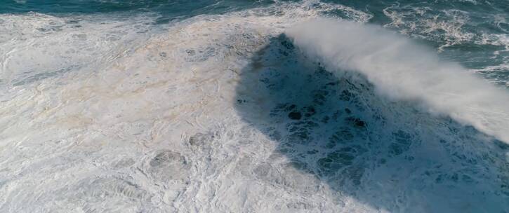 航拍海浪冲击大海巨浪海浪慢镜头