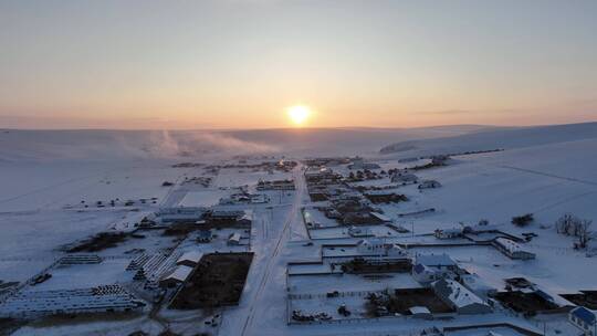 呼伦贝尔草原牧民嘎查村落民居夕阳炊烟