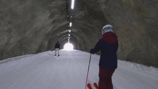 隧道滑雪者视频素材模板下载