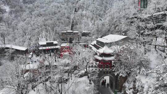 直飞老君山中天门广场雪景雾凇