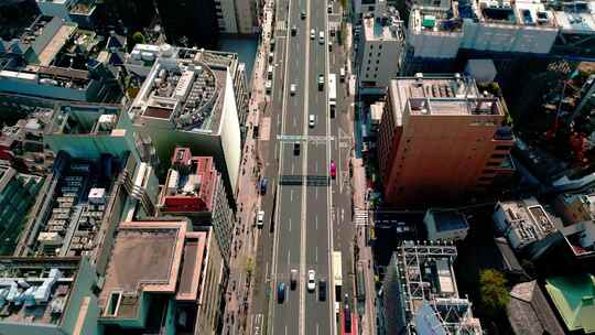 城市航拍日本东京市中心摩天大楼汽车街道