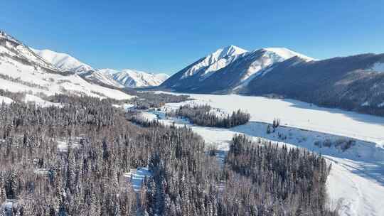 新疆冬季旅游 禾木 雪山 禾木雪景