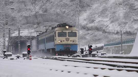 雪中列车