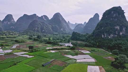 航拍视角下的田园山川风景