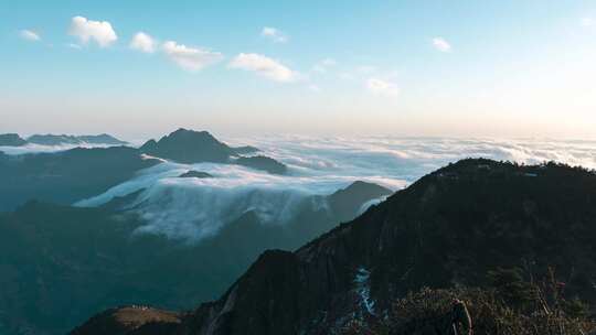 山顶山峰云雾缭绕云海延时摄影4k25帧