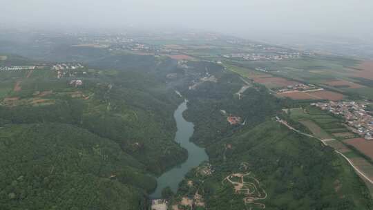 西安白鹿原鲸鱼沟碧水粼粼微波荡漾