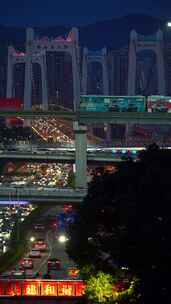 重庆鹅公岩大桥与行驶中的地铁轻轨车流夜景