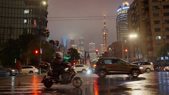 上海街头雨夜