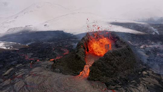 航拍火山喷发