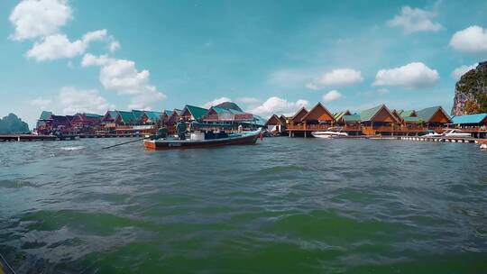 泰国旅游视频泰国攀牙湾海上飞驰的快艇