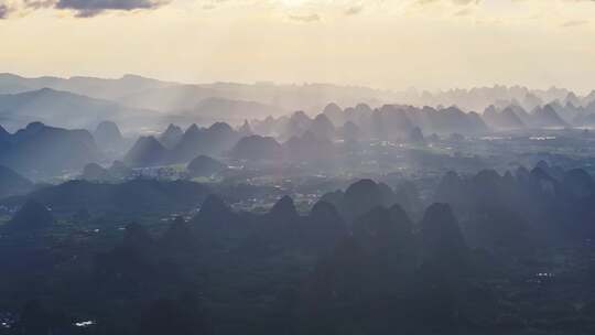 航拍广西桂林山水丁达尔耶稣光