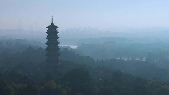 江苏省扬州市瘦西湖大明寺晨曦云雾风光航拍