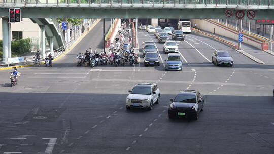 西藏北路北横通道早高峰